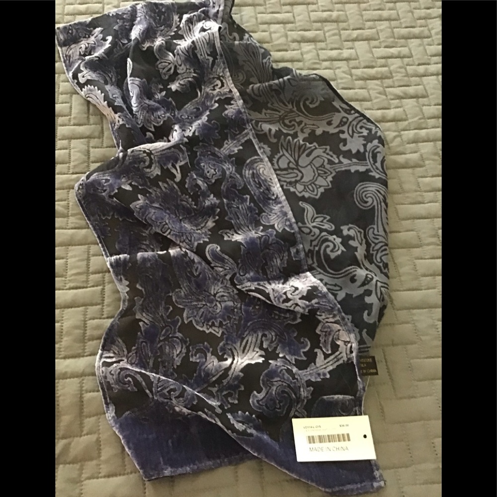 NWT scarf
